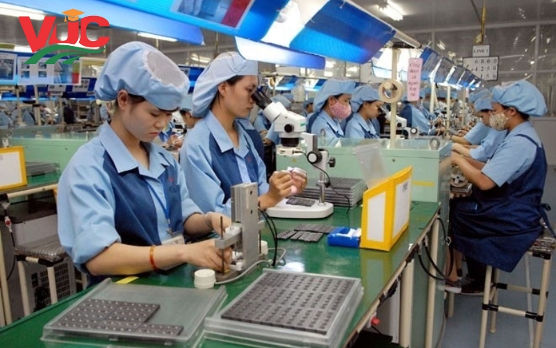 Xét tuyển trung cấp điện tử công nghiệp học viên cần lưu ý những gì? 6 Bằng cấp sau khi tốt nghiệp trung cấp điện tử công nghiệp