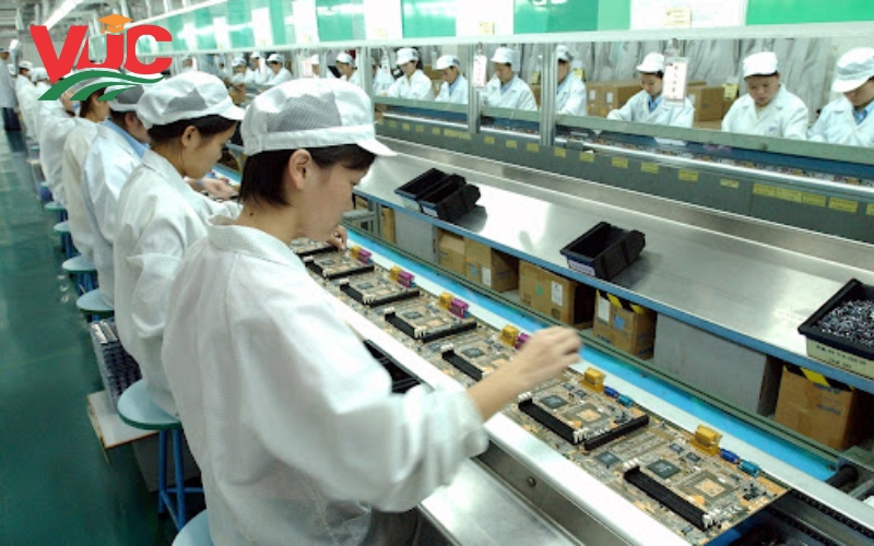 Xét tuyển trung cấp điện tử công nghiệp học viên cần lưu ý những gì? 7 Bằng cấp sau khi tốt nghiệp trung cấp điện tử công nghiệp