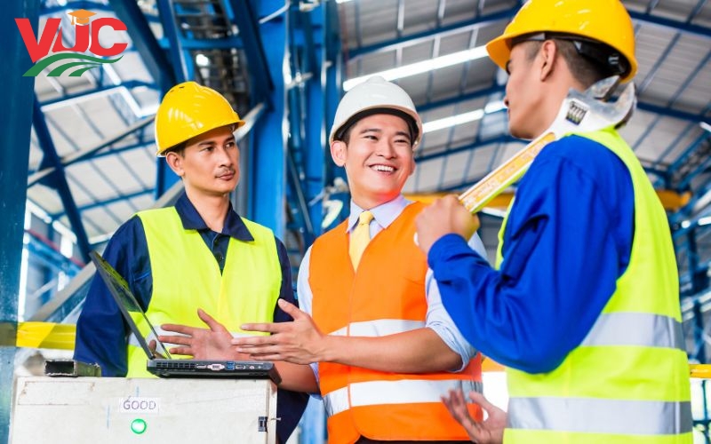 Học Trung cấp nghề Bảo hộ lao động vừa học vừa làm - Linh hoạt tiện lợi 6 Chương trình đào tạo Trung cấp nghề Bảo hộ lao động vừa học vừa làm