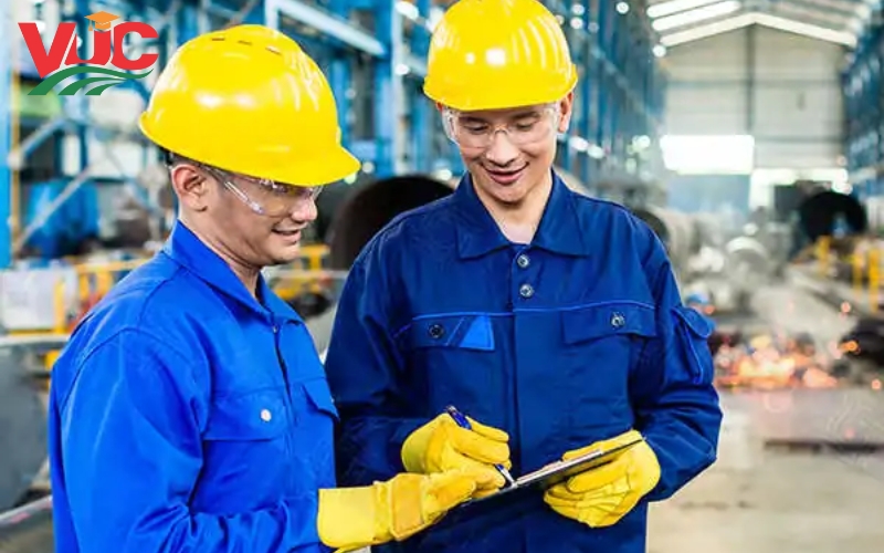 Học Trung cấp nghề Bảo hộ lao động vừa học vừa làm - Linh hoạt tiện lợi 5 Mục tiêu đào tạo Trung cấp nghề Bảo hộ lao động vừa học vừa làm