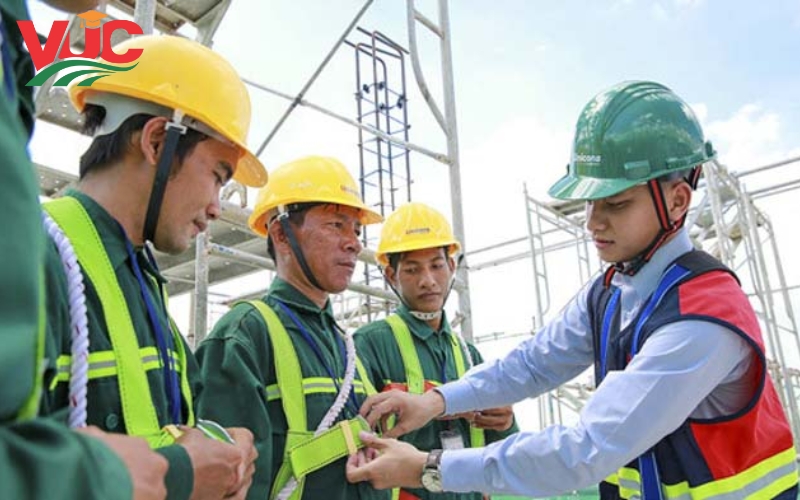Học Trung cấp nghề Bảo hộ lao động vừa học vừa làm - Linh hoạt tiện lợi 7 Thông tin tuyển sinh Trung cấp nghe Bảo hộ lao động vừa học vừa làm