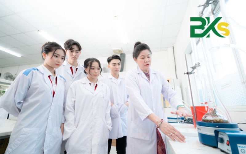 Điểm chuẩn Cao đẳng Dược 2025 là bao nhiêu? 4 Cao đẳng Dược