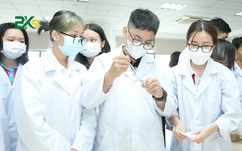 Cơ hội phát triển nào dành cho Trung cấp Dược 2025? 6 Cơ hội dành cho Trung cấp Dược