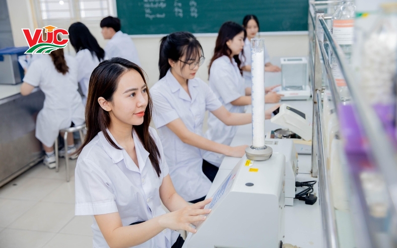 Điểm chuẩn cao đẳng dược 2025