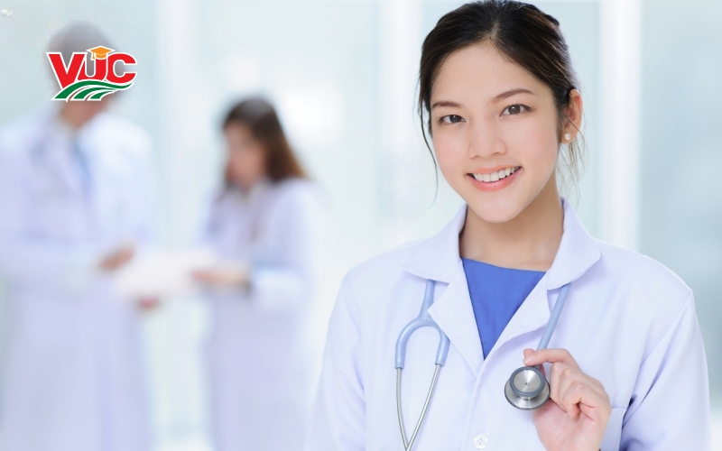 Có nên học Cao đẳng Y sĩ đa khoa năm 2025 không? 6 Chương trình khung cao đẳng y sĩ đa khoa