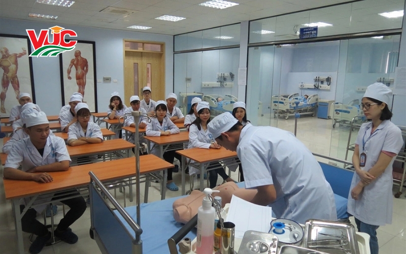 Có nên học Cao đẳng Y sĩ đa khoa năm 2025 không? 5 Có nên học Cao đẳng y sĩ đa khoa 2025