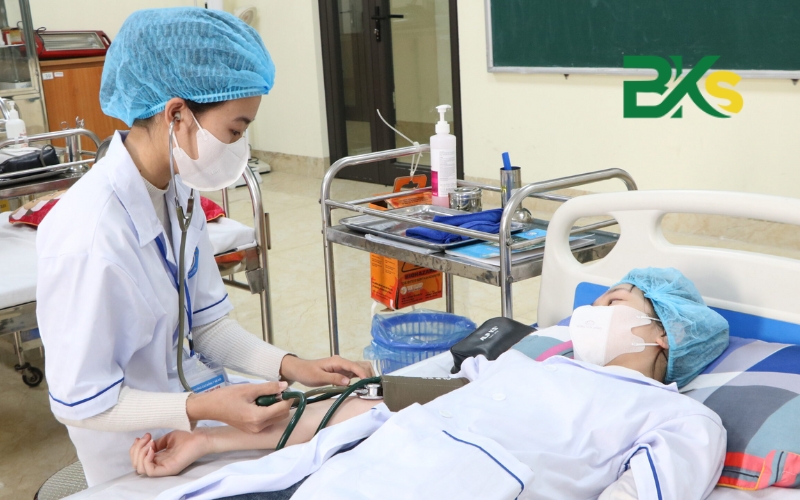 Có nên học Cao đẳng Y sĩ đa khoa năm 2025 không? 7 Thông tin tuyển sinh Cao đăng Y sĩ đa khoa