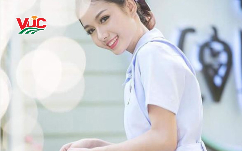 Trung cấp Điều dưỡng vừa học vừa làm có dễ xin việc? 5 Trung cấp Điều dưỡng vừa học vừa làm
