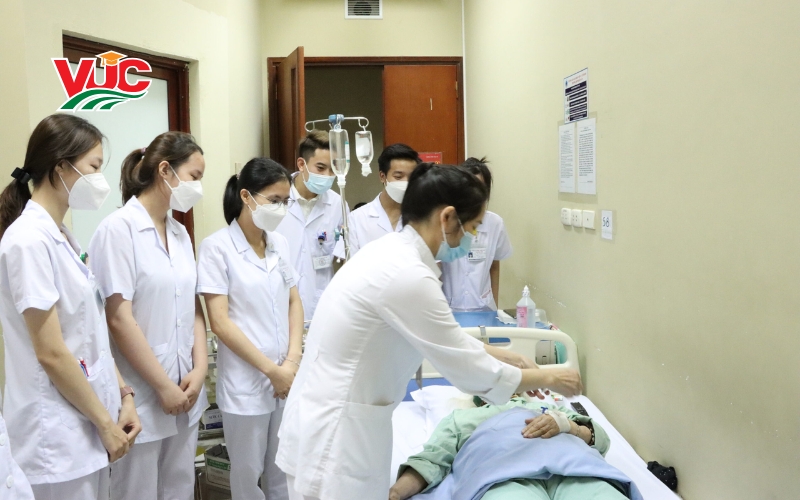 Tuyển sinh học Cao đẳng Y sĩ đa khoa vừa học vừa làm mới nhất 7 Thông tin tuyển sinh Cao đẳng Y sĩ đa khoa