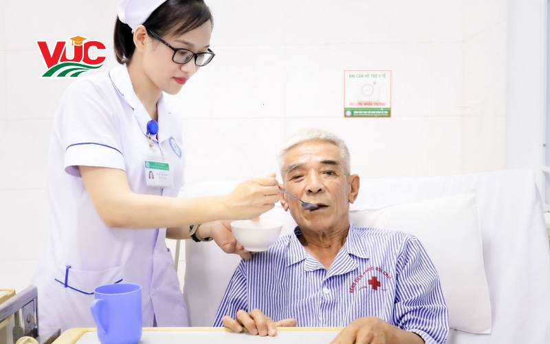 Trung cấp Điều dưỡng vừa học vừa làm có dễ xin việc? 6 Trung cấp Điều dưỡng vừa học vừa làm có dễ xin việc không?