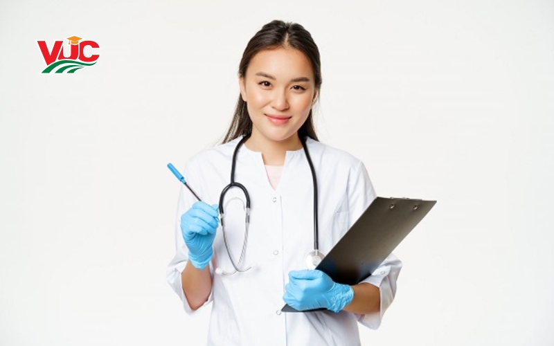 Có nên học Trung cấp Y sĩ đa khoa vừa học vừa làm?