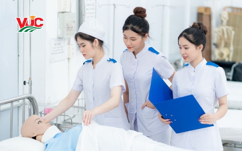 Thông tin tuyển sinh Trung cấp Y sĩ đa khoa vừa học vừa làm