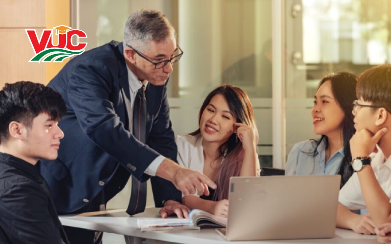 Điều kiện học Văn bằng 2 Trung cấp Quản trị kinh doanh 7 Thông tin tuyển sinh văn bằng 2 Trung cấp Quản trị kinh doanh