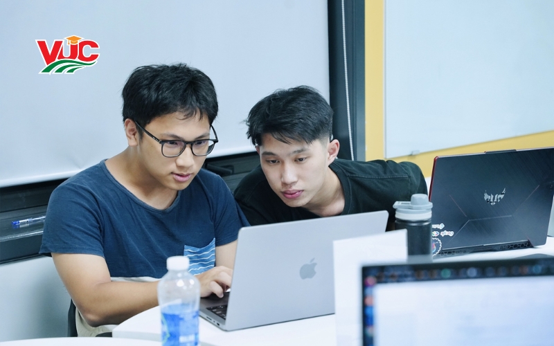 Thông tin tuyển sinh Trung cấp Công nghệ Thông Tin vừa học vừa làm