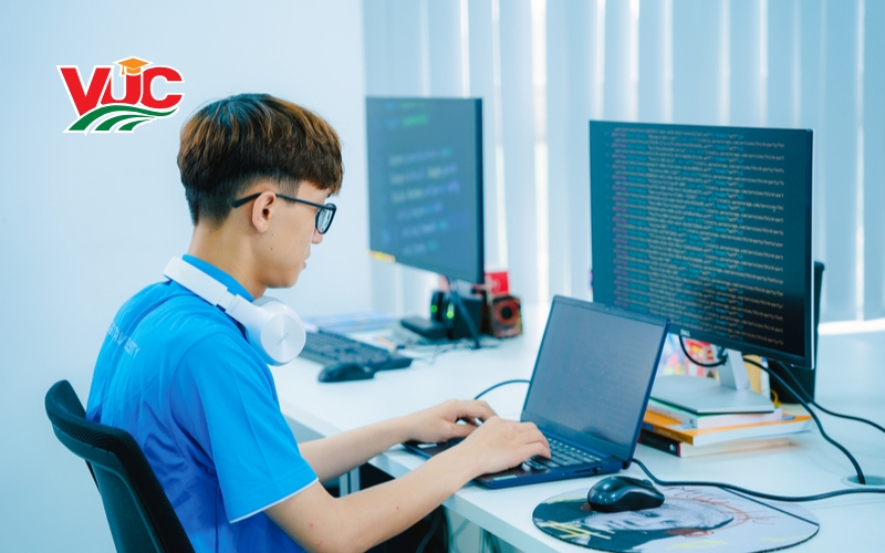 Bằng Trung cấp Công nghệ thông tin từ xa có giá trị gì? 5 Chương trình học Trung cấp công nghệ Thông tin từ xa