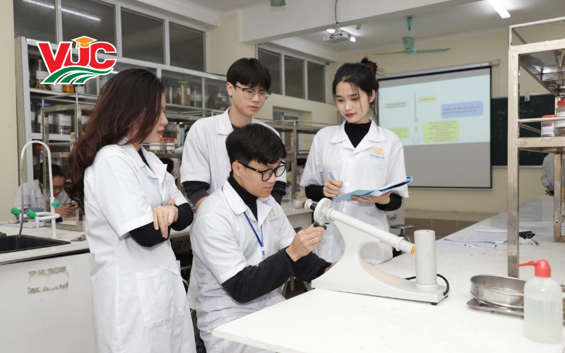 Chương trình khung Trung cấp Dược cấp tốc