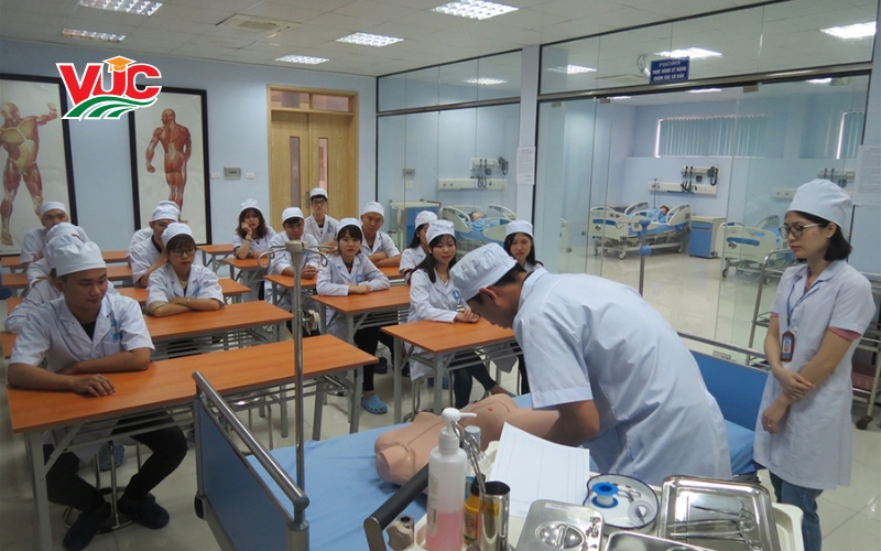 Liên thông Cao đẳng Y sĩ đa khoa mấy năm? 6 Chương trình liên thông Cao đẳng Y sĩ đa khoa