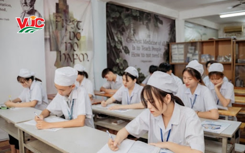 Liên thông Cao đẳng Y sĩ đa khoa mấy năm? 7 Thông tin tuyển sinh liên thông Cao đẳng Y sĩ đa khoa
