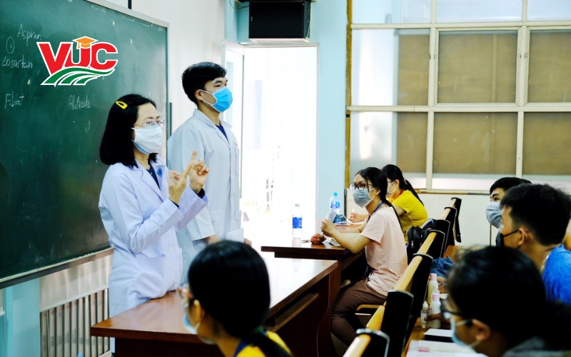Học Trung cấp Dược cấp tốc tại Trung cấp Bách Khoa Việt Úc