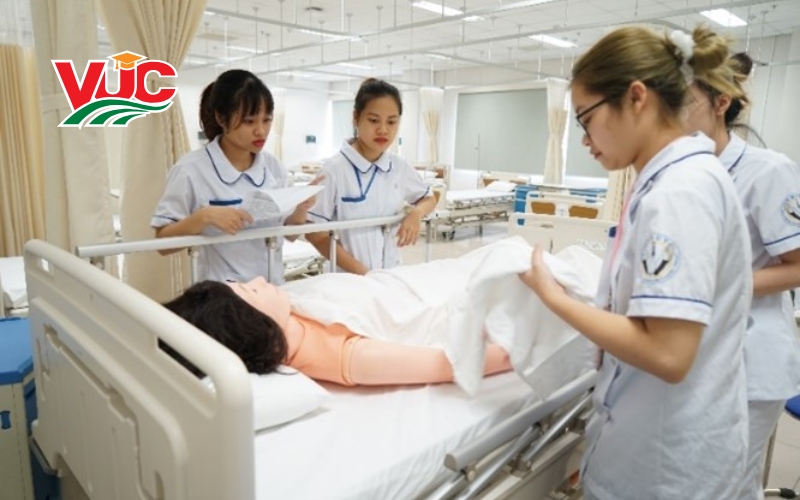 Chương trình khung Trung cấp Điều dưỡng chính quy