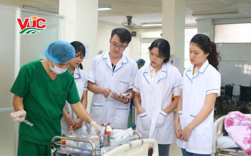 Tuyển sinh Trung cấp Y sĩ đa khoa cấp tốc mới nhất 5 Lý do nên học Trung cấp Y sĩ đa khoa cấp tốc