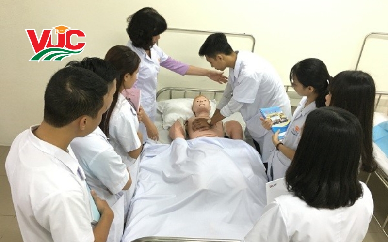 Thời gian đào tạo Trung cấp Điều dưỡng chính quy