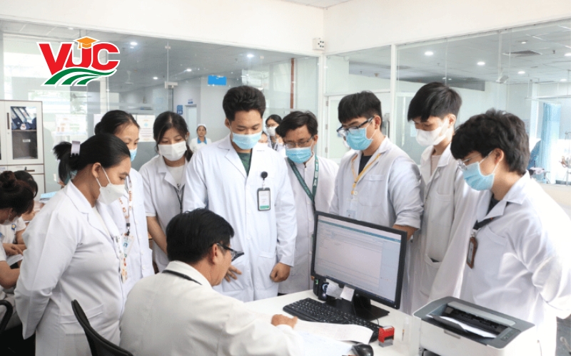 Có nên học Trung cấp Dược vừa học vừa làm? Học ở đâu uy tín? 7 Thông tin tuyển sinh Trung cấp Y học cổ truyền vừa học vừa làm