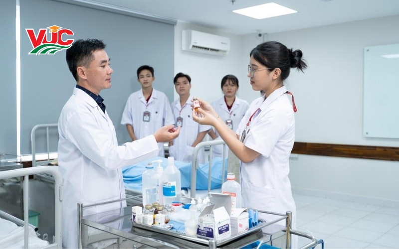 Thông tin tuyển sinh Trung cấp Điều dưỡng chính quy
