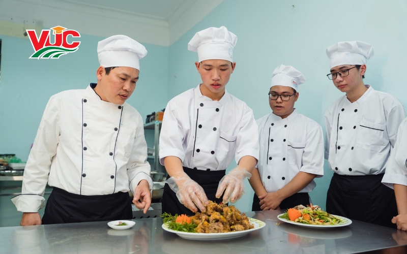 Thông tin tuyển sinh Trung cấp Kỹ thuật chế biến món ăn 