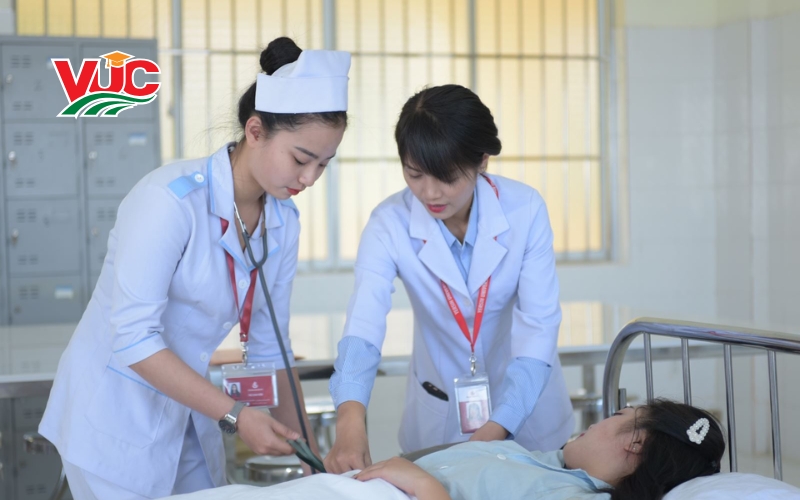 Học Trung cấp Điều dưỡng vừa học vừa làm lấy bằng chính quy 6 Chương trình Khung Trung cấp Điều dưỡng vừa học vừa làm