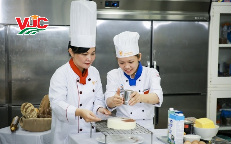 Lớp học Trung cấp Kỹ thuật chế biến món ăn vừa học vừa làm tại TpHCM 6 Vậy Trung cấp Bách Khoa Việt Úc có đáng để gửi gắm?