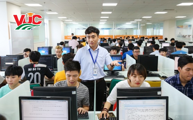 Thông tin tuyển sinh Trung cấp Công nghệ Thông tin Cấp tốc