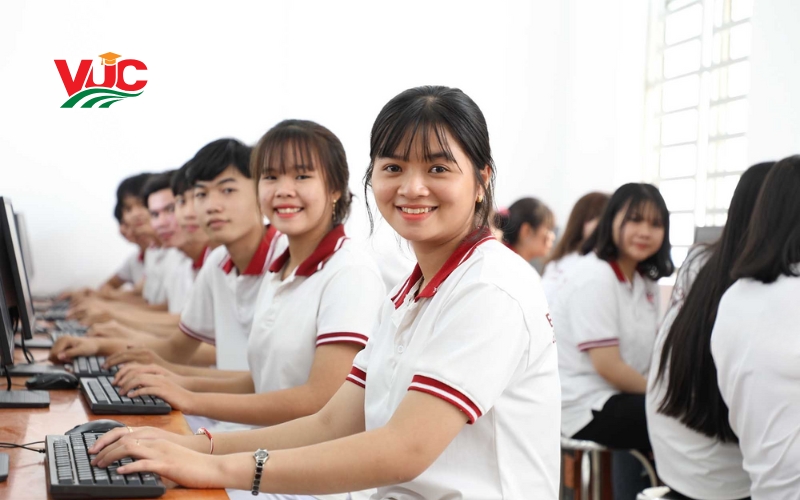 Mức lương và cơ hội: Ngành Công nghệ Thông tin hiện nay 7 Cơ hội việc làm của ngành Công nghệ Thông tin