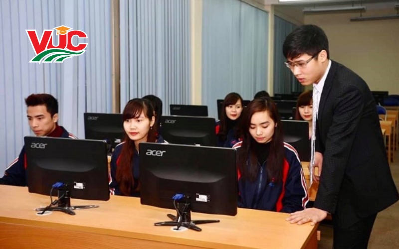 Học phí Trung cấp Kế toán doanh nghiệp Từ xa là bao nhiêu?