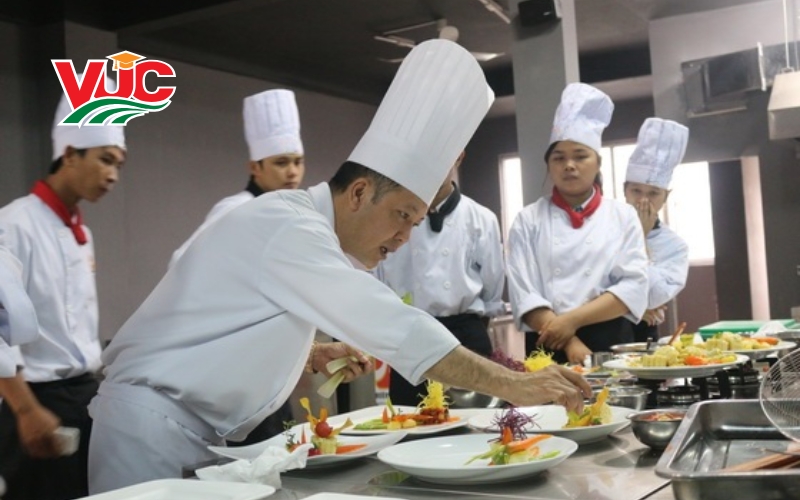 Nên học Trung cấp Kỹ thuật chế biến món ăn Từ xa ở đâu? 6 Chương trình khung Trung cấp Kỹ thuật chế biến món ăn Từ xa