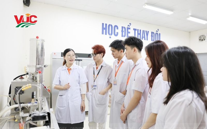 Học Cao đẳng Dược mấy năm? Học ở đâu uy tín? 7 Thông tin tuyển sinh Cao đẳng Dược