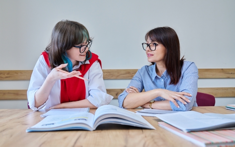 Thông tin tuyển sinh văn bằng 2 Trung cấp Tiếng Anh online 