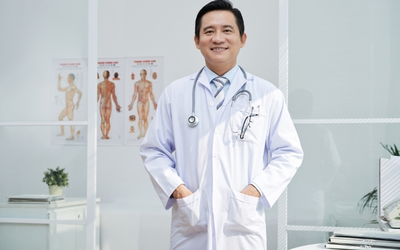 Học Cao đẳng Y sĩ đa khoa vừa học vừa làm có thực sự "bứt phá" thu nhập?