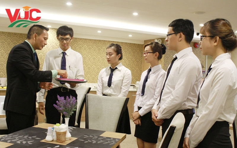 Mức học phí và thời gian đào tạo Trung cấp Nghiệp vụ nhà hàng