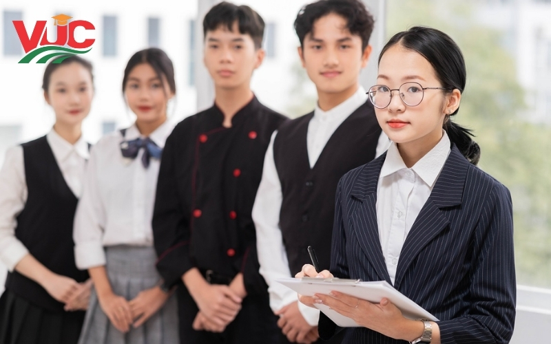 Lớp đào tạo Trung cấp Nghiệp vụ nhà hàng mới nhất 2026 [ĐANG MỞ LỚP]