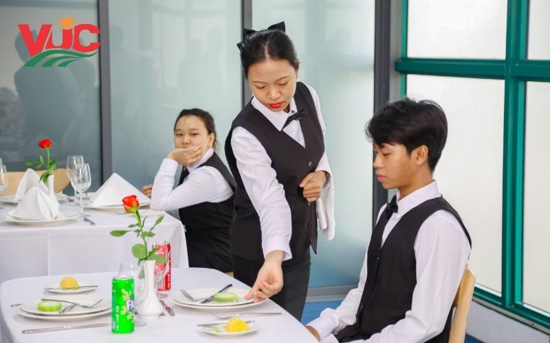 Tổng quan về chương trình đào tạo Trung cấp Nghiệp vụ nhà hàng