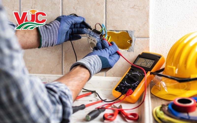 Học phí Trung cấp Điện Công nghiệp vừa học vừa làm 2026? 6 Địa chỉ đào tạo Trung cấp Điện Công nghiệp vừa học vừa làm với mức học phí hợp lý