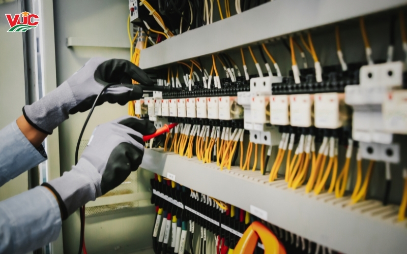 Học phí Trung cấp Điện Công nghiệp vừa học vừa làm 2026? 7 Thông tin tuyển sinh Trung cấp Điện Công nghiệp vừa học vừa làm