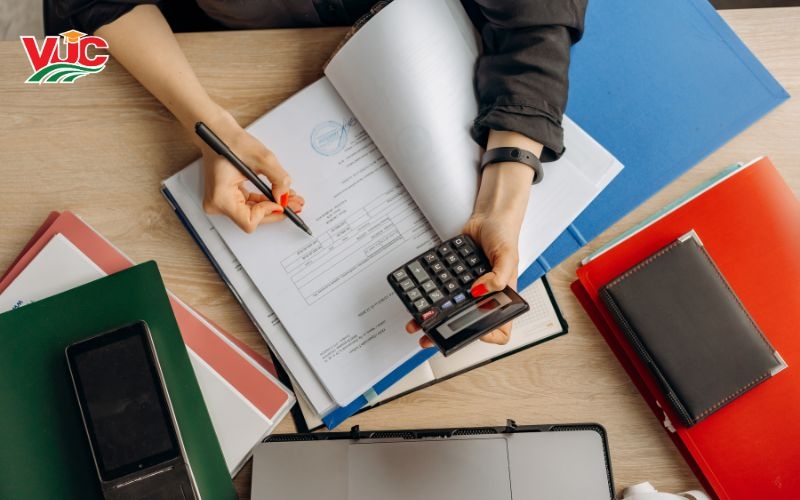 Nơi đào tạo văn bằng 2 Trung cấp Kế toán trực tuyến uy tín? 5 Tại sao Văn bằng 2 Kế toán trực tuyến là "vũ khí" mới năm 2026?