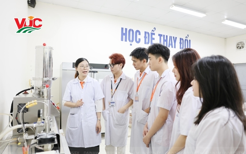 Học văn bằng 2 Trung cấp Dược có phải thi tuyển không? Học ở đâu uy tín? 6 Tại sao nên chọn Học văn bằng 2 Trung cấp Dược thay vì học lại từ đầu?
