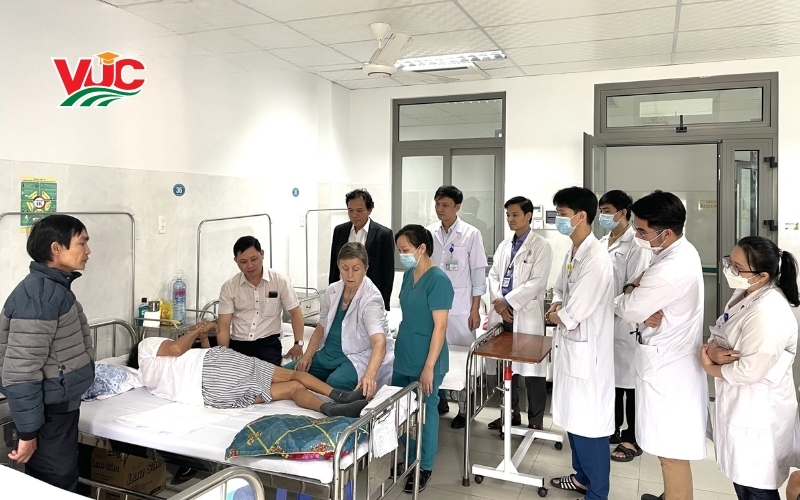 Trường đào tạo liên thông Bác sĩ Y học cổ truyền - Học phí hợp lý 5 Tại sao việc chọn trường đào tạo liên thông Bác sĩ Y học cổ truyền lại quan trọng?
