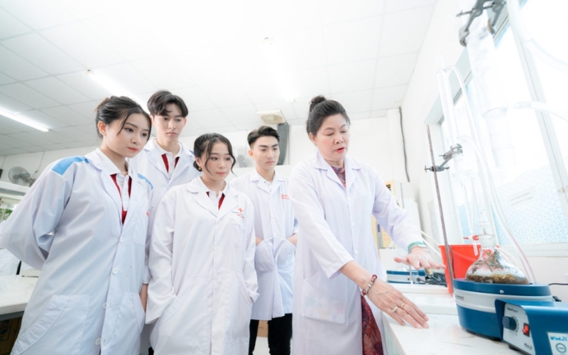 Top các trường đào tạo ngành Dược hệ từ xa uy tín khu vực Sài gòn 4 Tại sao nên chọn các trường đào tạo ngành Dược hệ từ xa tại Sài Gòn?