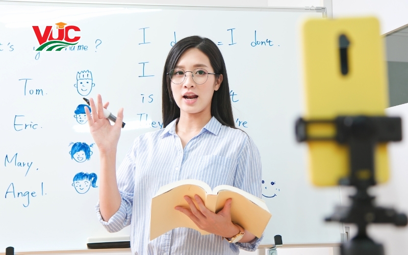 Tại sao người đi làm cần đến một trường đào tạo Trung cấp Tiếng Anh hệ văn bằng 2?