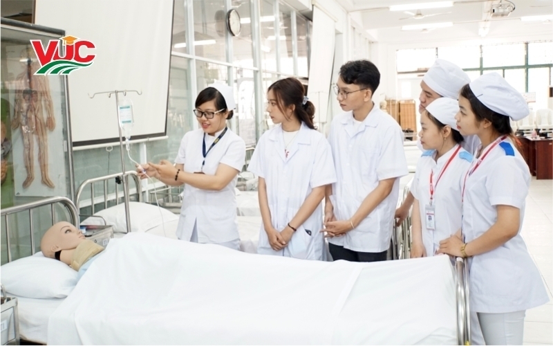 Thông tin tuyển sinh học trung cấp Điều dưỡng hệ vừa học vừa làm