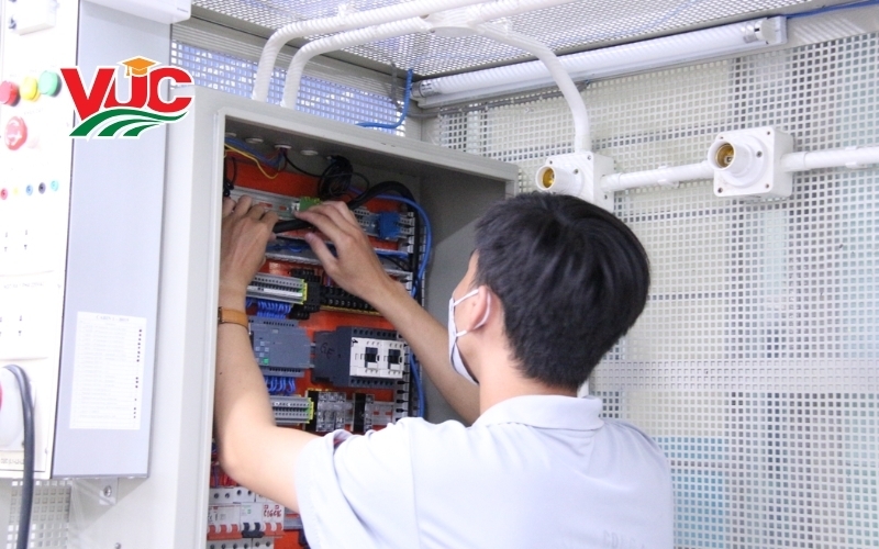 Học văn bằng 2 Trung cấp Điện Công nghiệp ở đâu chất lượng? 7 Tuyển sinh văn bằng 2 Trung cấp Điện Công nghiệp